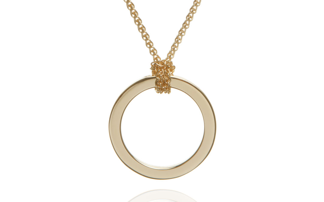 18ct yellow gold circle pendant