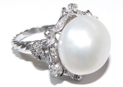 18ct white gold Pearl and Diamond Ring
