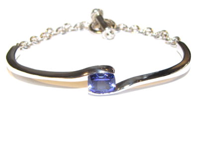 9ct white gold tanzanite bangle