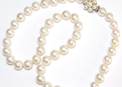 string of 8mm cultured pearls with 9ct white gold clasp