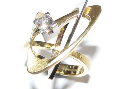 18ct yellow and white gold single stone diamond mid-century style ring