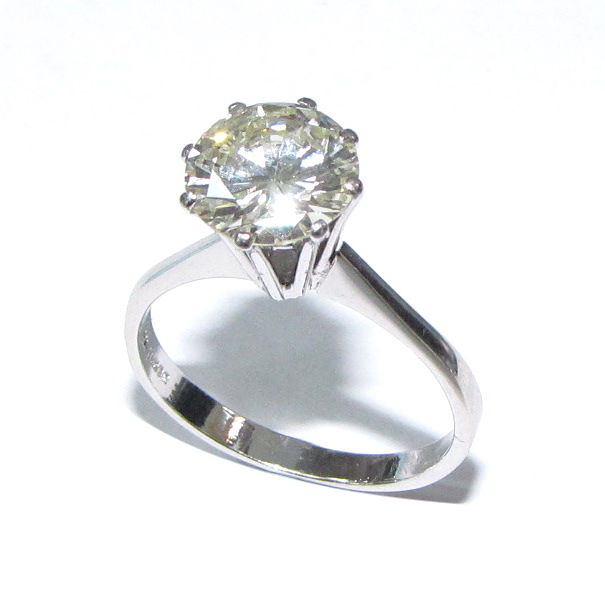 18ct White gold single stone diamond ring