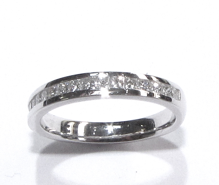 18ct White Gold Diamond Ring