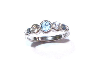 18ct White Gold Diamond and Aquamarine Ring