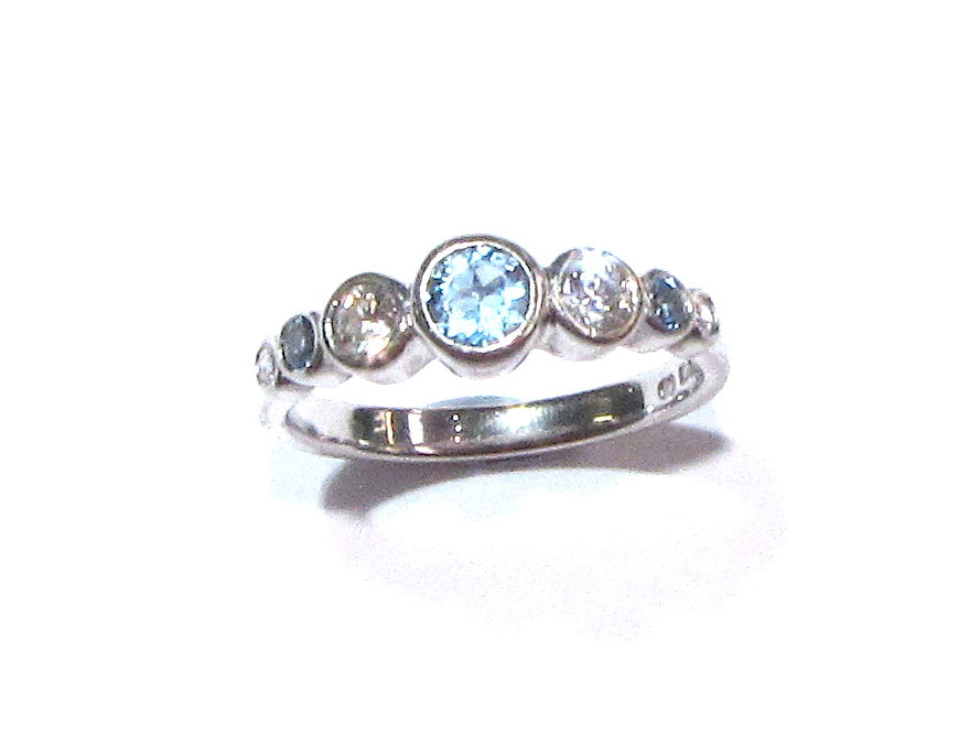 18ct White Gold Diamond and Aquamarine Ring