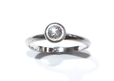 18ct White Gold Diamond Ring