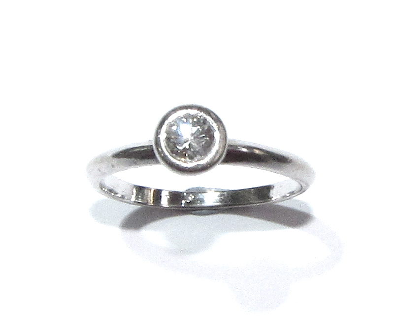 18ct White Gold Diamond Ring