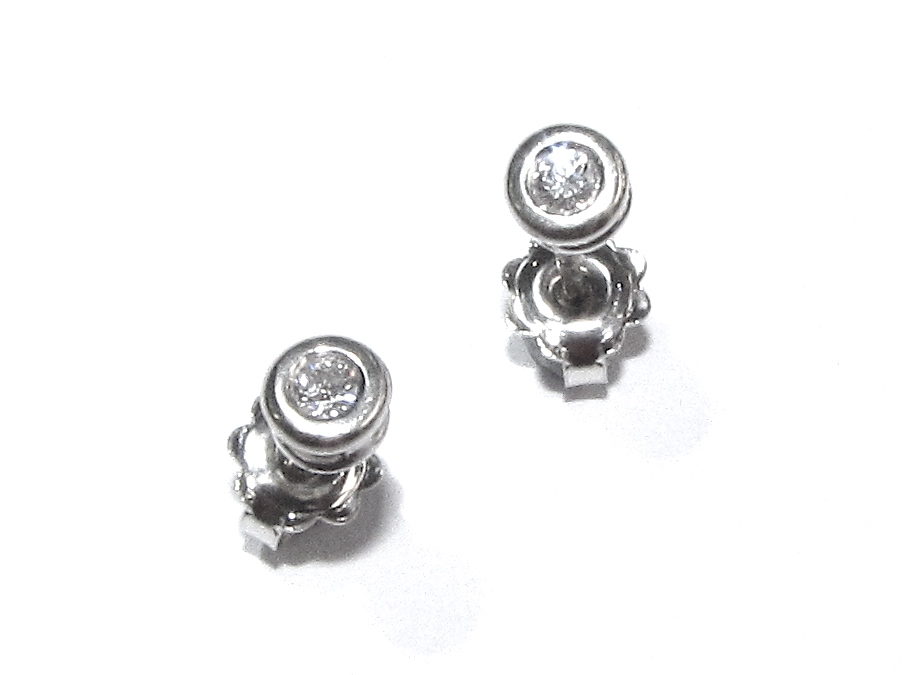 18ct White Gold Diamond Earrings