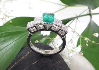 18ct white gold emerald and diamond ring