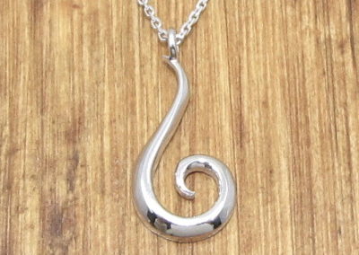 9ct white gold spiral pendant