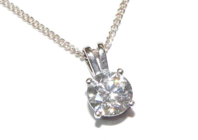 18ct white gold 1.0ct diamond pendant