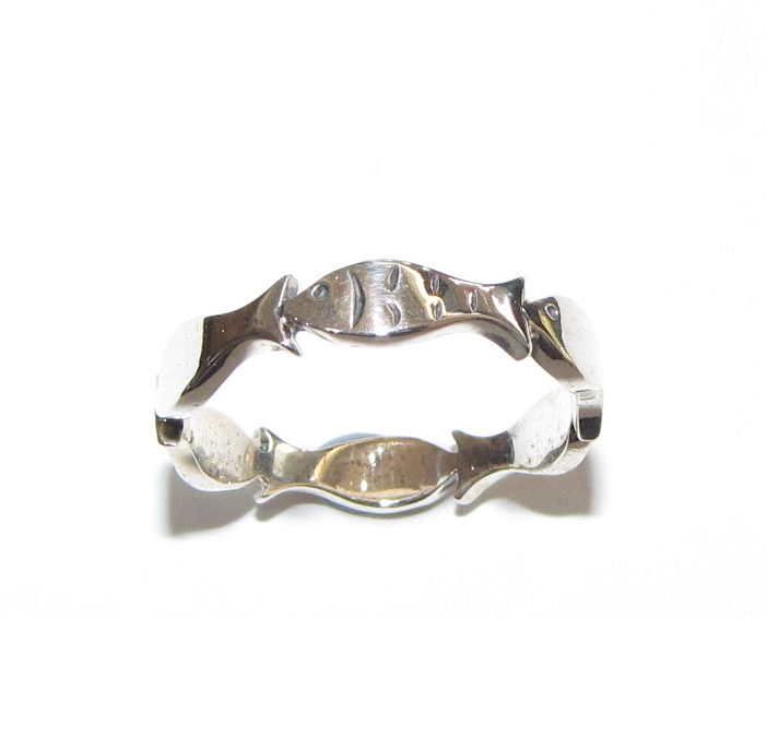 silver fishy ring