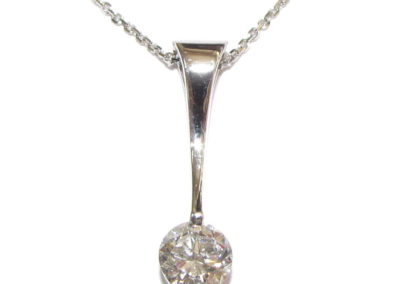 18ct white gold 0.97ct diamond pendant