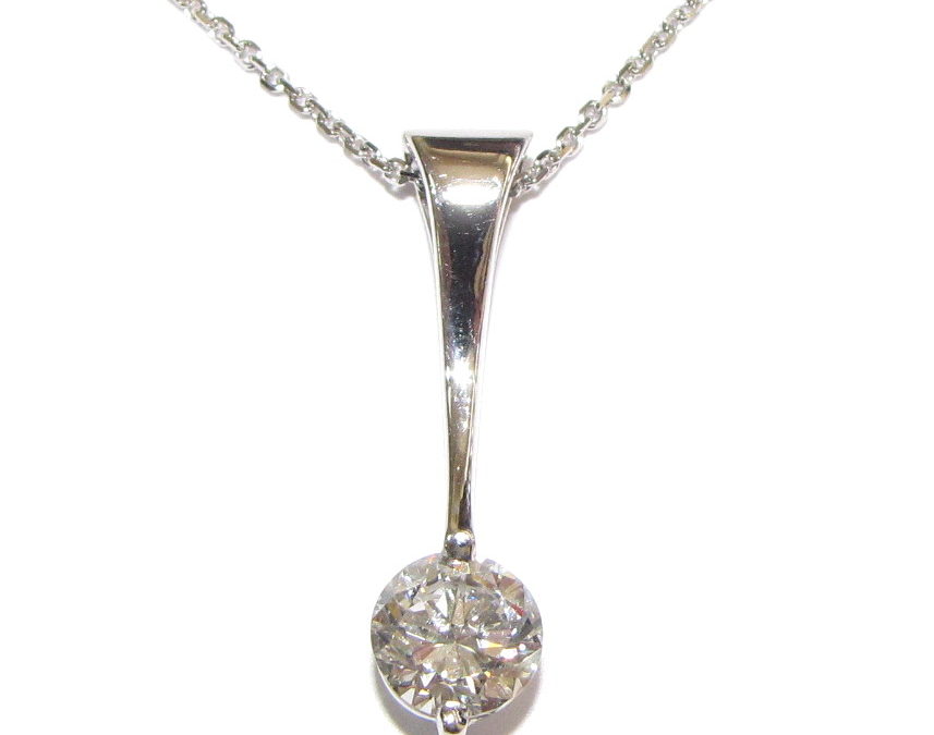 18ct white gold 0.97ct diamond pendant