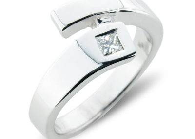 18ct white gold cross-over diamond ring