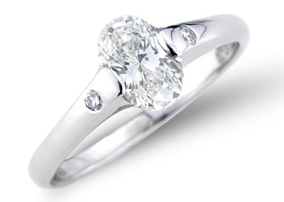 18ct white gold oval diamond ring