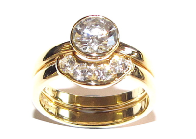 18ct yellow gold fitted diamond wedding ring