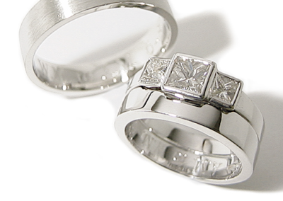 18ct white gold fitted wedding ring